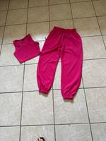 Schöner Zweiteiler Jogginghose in angesagtem magenta Brandenburg - Ferch Vorschau