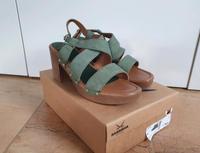 Schuhe Sansibar Gr. 41 neu Sandalen Leder neu grün khaki Brandenburg - Schipkau Vorschau