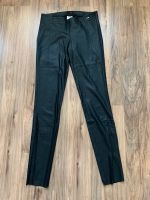 Cinque Leder-Look-Hose Größe 34 schwarz black Damen Hose wie neu Nordrhein-Westfalen - Niederkassel Vorschau