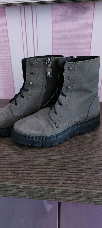 Stiefel für Damen oder Mädchen in Erzhausen