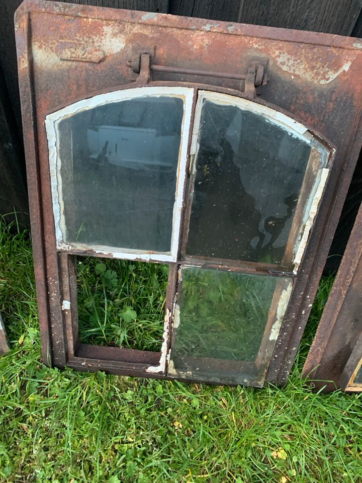 Dachfenster Dachluke Metallfenster Eisenfenster in Wallhausen