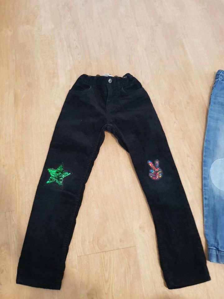 Cord hose Jeans jungen Applikationen 122 128 H&M Pailletten kord in Freiburg im Breisgau