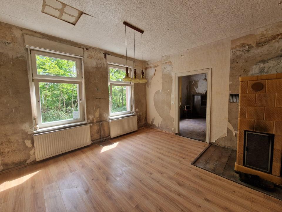 Romantisches Haus am Wald m. großem Garten & Nebengebäuden v.priv in
