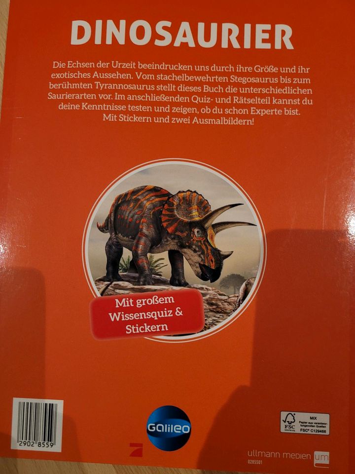 4 Bücher Dinosaurier in Harsefeld