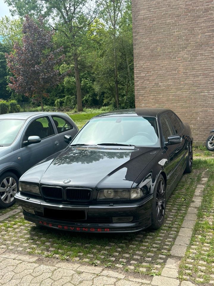 BMW E38 735i VFL Garagenfahrzeug Preis VB in Krefeld