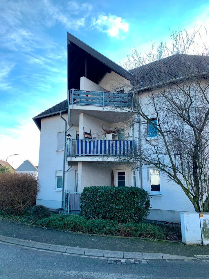 Sehr geräumige, modern geschnittene 5 Zimmer Wohnung mit 2 Balkonen - ideal für die Familie in Niederkassel