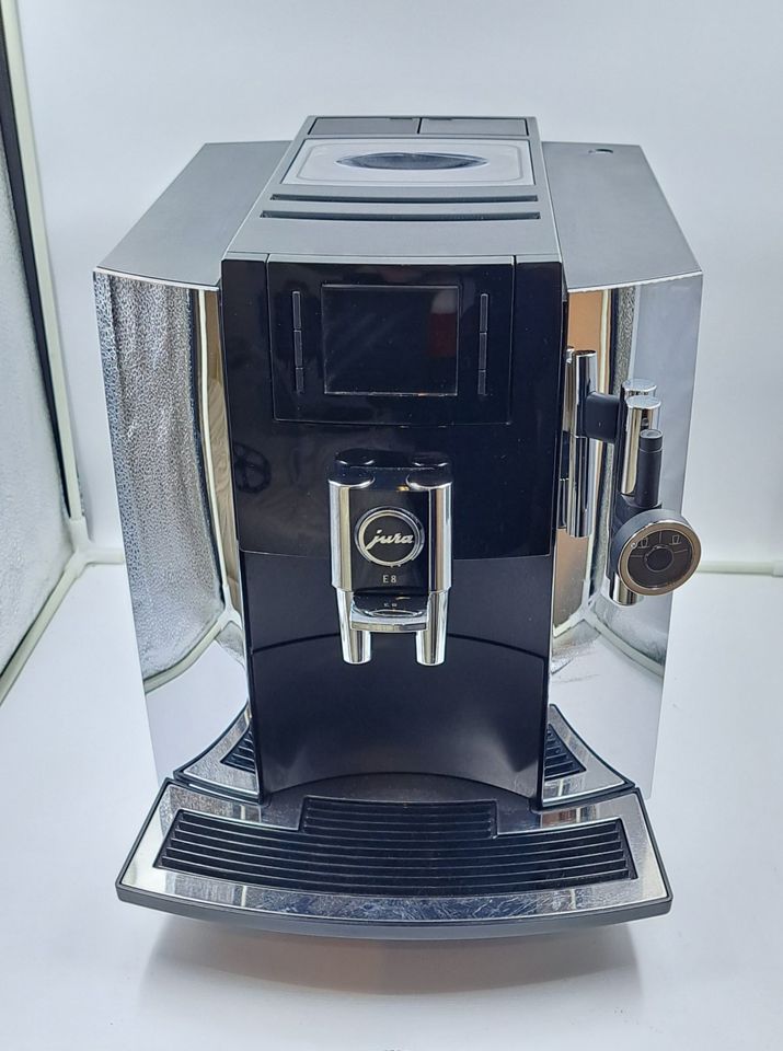 Jura E8 Chrome Kaffeevollautomat +2 Jahre Gewähr CAFEDOC in Veldenz