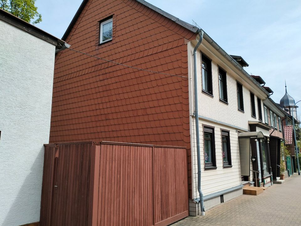 Haus mit Garage, Nebengebäude und Gewerbeeinheit in guter Lage in Wernigerode