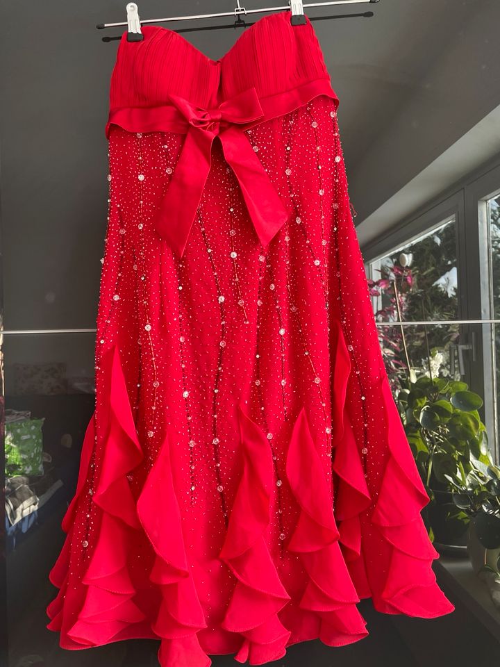 Kleid rot trägerlos in Mechernich