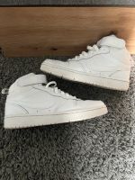 Schuhe NIKE Sneaker 38,5 Baden-Württemberg - Egenhausen Vorschau