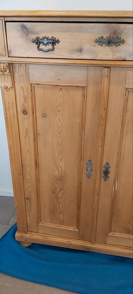 Antike Holzkommode Schrank Sideboard Bauernmöbel in Wiesen