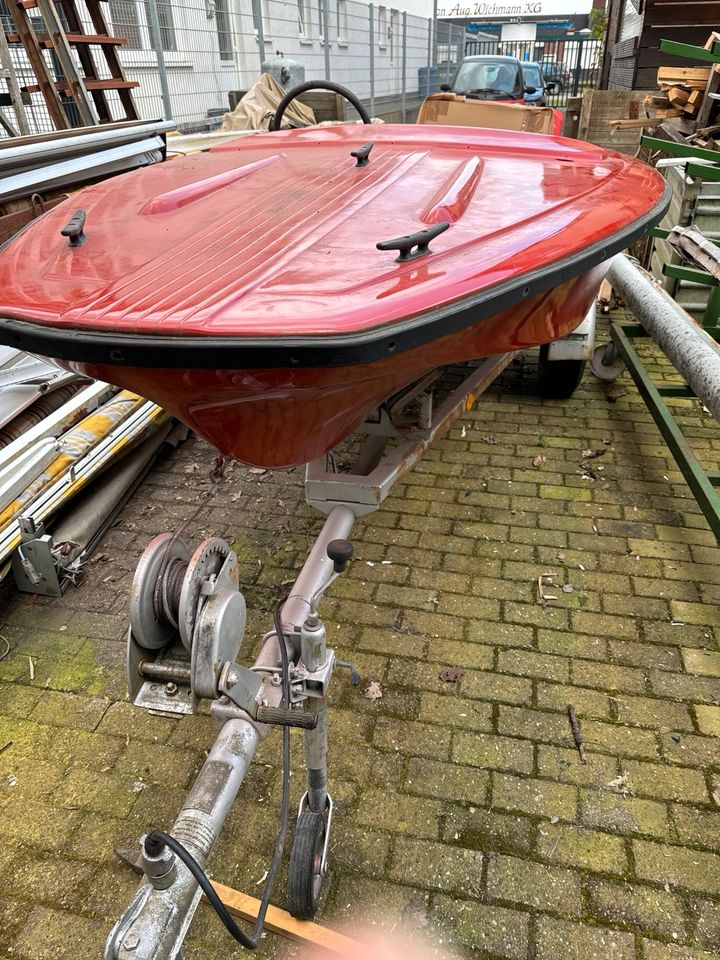 Boot in Rot ca. 4,6 m mit Trailer 6m  und Johnson 50 Ps Motor in Wardenburg
