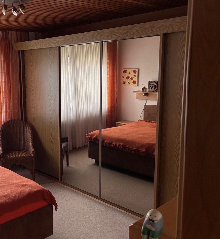 Schiebetürenschrank für Schlafzimmer oder Keller in Oerlinghausen