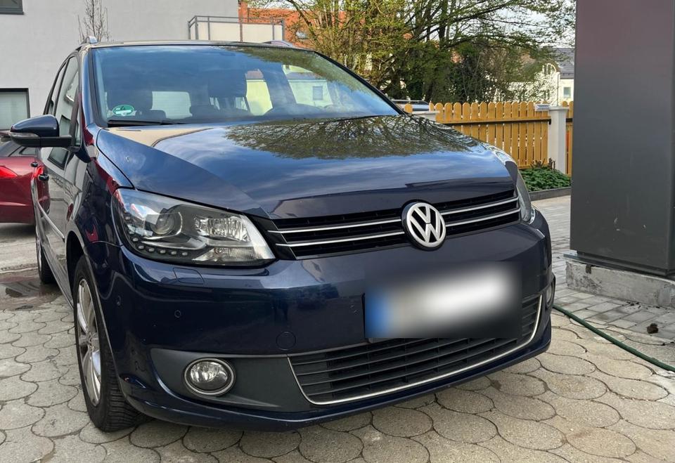 Touran Diesel 1.6 TDI Highline Auto. Selbestparking ,Navi,LED in Freising