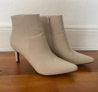 Stiefelette Creme/Weiß mit Absatz von Catwalk Altona - Hamburg Altona-Nord Vorschau