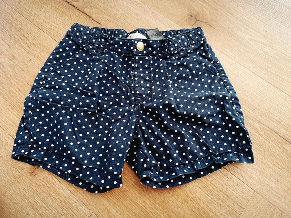 Gr 128 H&M kurze Hose Shorts Mädchen Punkte blau in Nackenheim