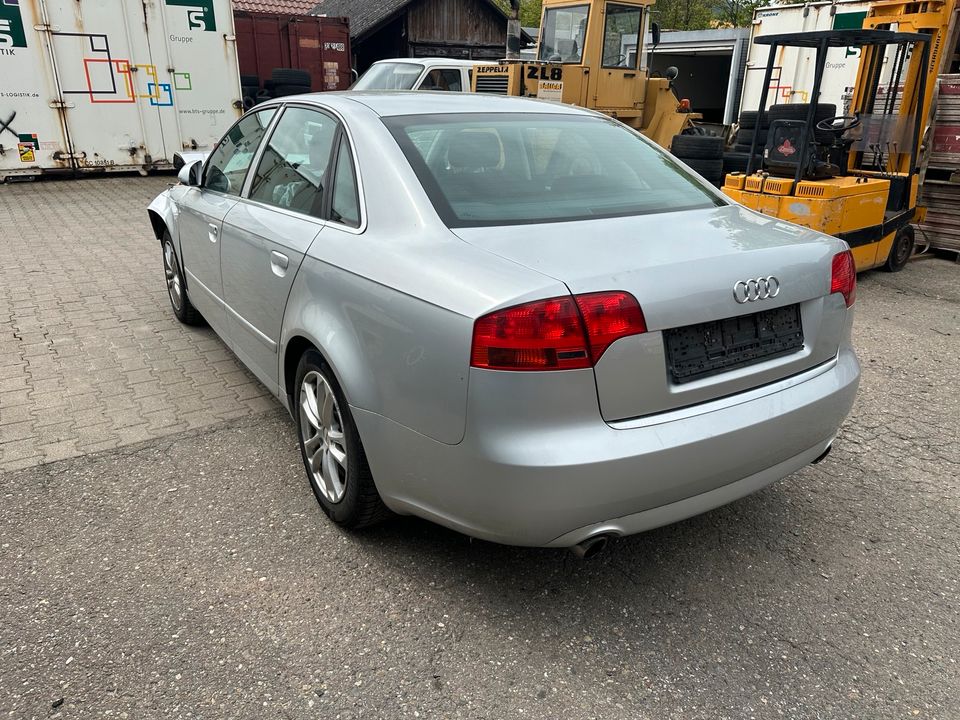 Audi A4 3.2FSI V6 Limousine in Owen