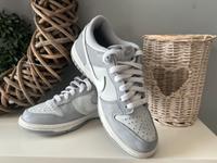 Nike DUNK LOW grau weiß Größe 36 Niedersachsen - Hinte Vorschau