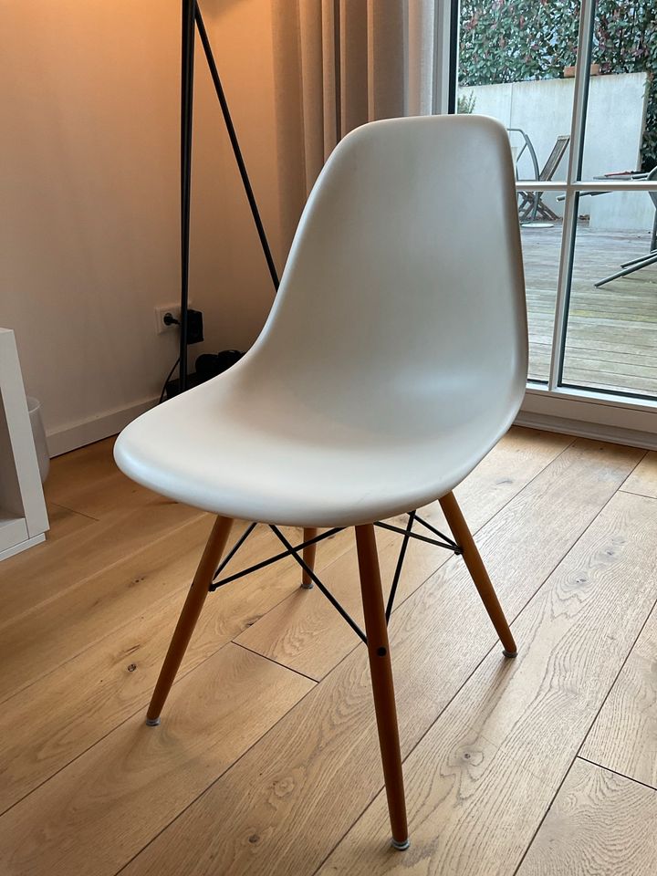 Vitra-Stühle „DSW Eames Plastic Sidechair" in Farbton Creme (30) in Osnabrück