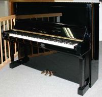 Klavier Yamaha U300, 131 cm, schw. pol., Nr.5318698, 5 J.Garantie Niedersachsen - Egestorf Vorschau