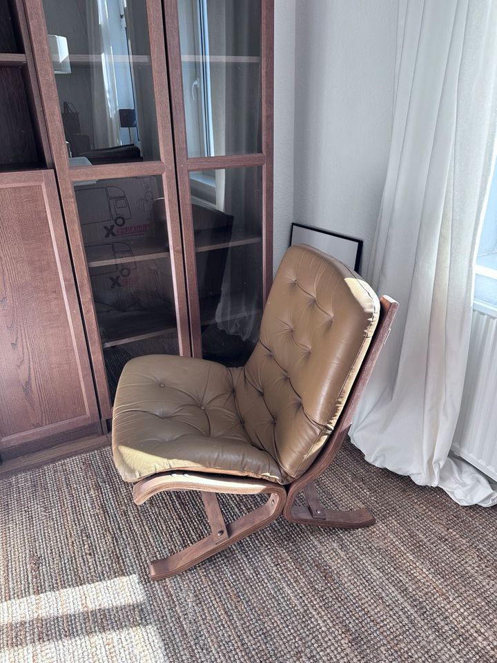 Mid Century Ledersessel (ähnlich Ingmar Relling Siesta Chair) in Hamburg