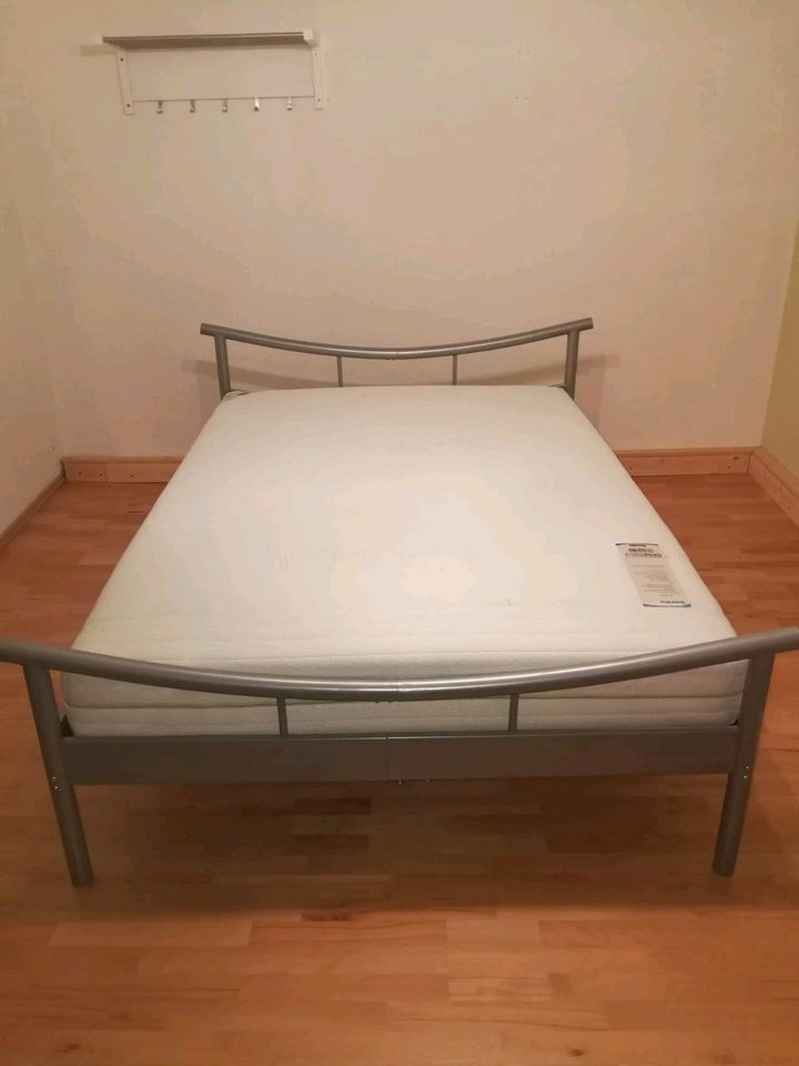 Bett 1,40 m breit in Berkatal