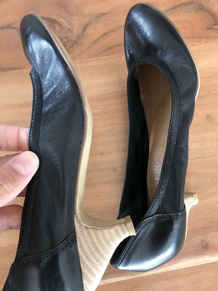 Pumps schwarz Leder echtes Leder Holzsohle Pfennig Absatz 38 Neu in Ammerbuch