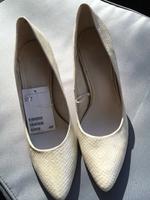 Schönes cremefarbene Pumps von H&M in Gr. 39 Herzogtum Lauenburg - Wentorf Vorschau