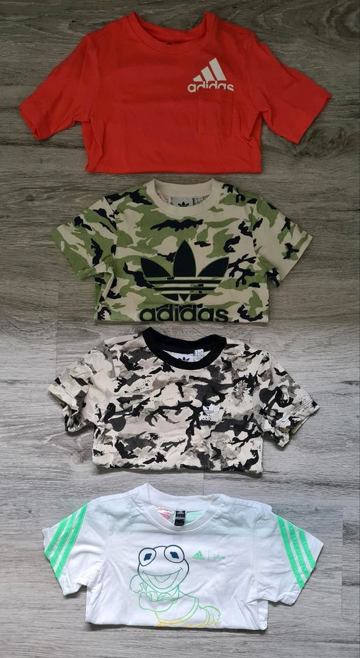 Adidas T-Shirts 4 Stück Größe 98 Neuwertig in Siegen