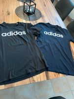 2 Adidas T-Shirts Niedersachsen - Friesoythe Vorschau