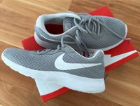 Wie neu Nike Tanjun  Sportschuhe 38 Sneaker wenige Male getragen Hessen - Frankenberg (Eder) Vorschau