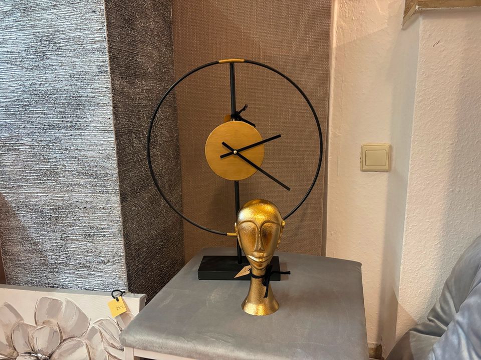 Ausstellungsstück Standuhr Figur gold schwarz in Wermelskirchen