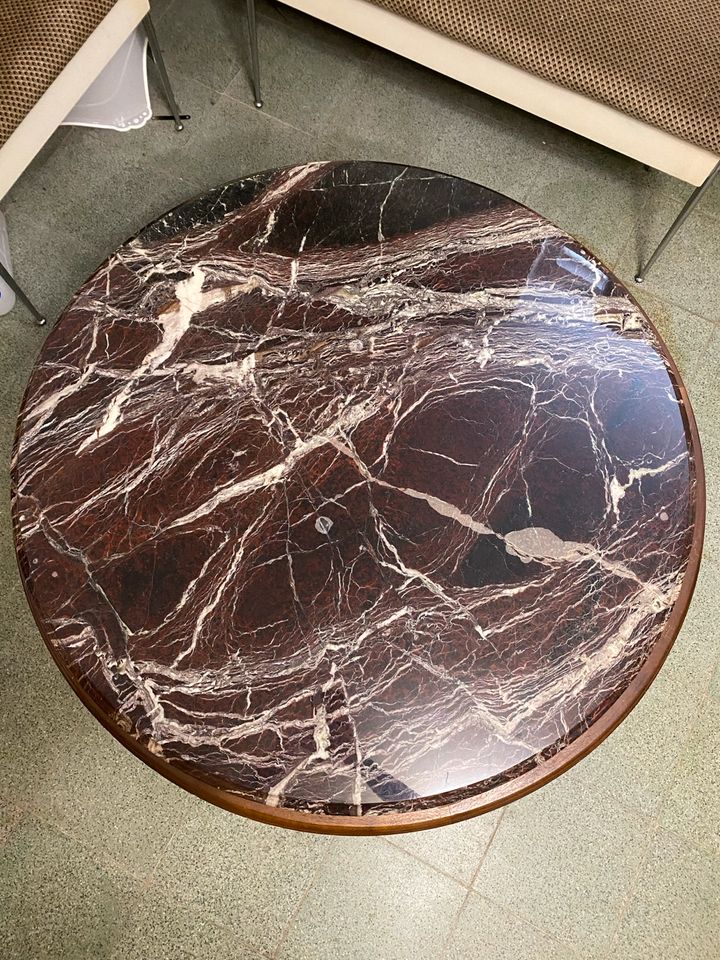 Massiver Marmortisch rund mit Holzfuß Couchtisch Wohnzimmer Tisch in Bad Sooden-Allendorf