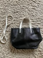 Handtasche L.CREDI aus Italien. Farbe: schwarz/weiß Schleswig-Holstein - Achterwehr Vorschau