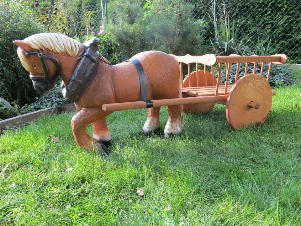 Pferd mit Wagen inkl. Versand 1,27m aus Polyresin / Kiefernholz in Wimmelburg