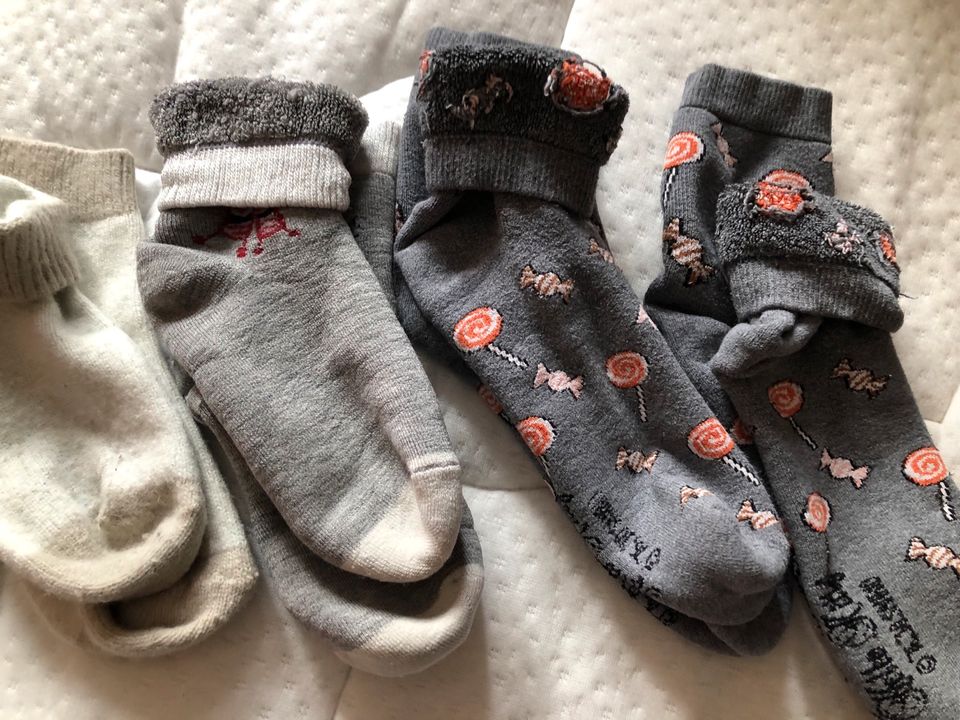 Mädchen Socken und Kniestrümpfe, Größe 35 - 38 und dicke Leggings in Mainburg