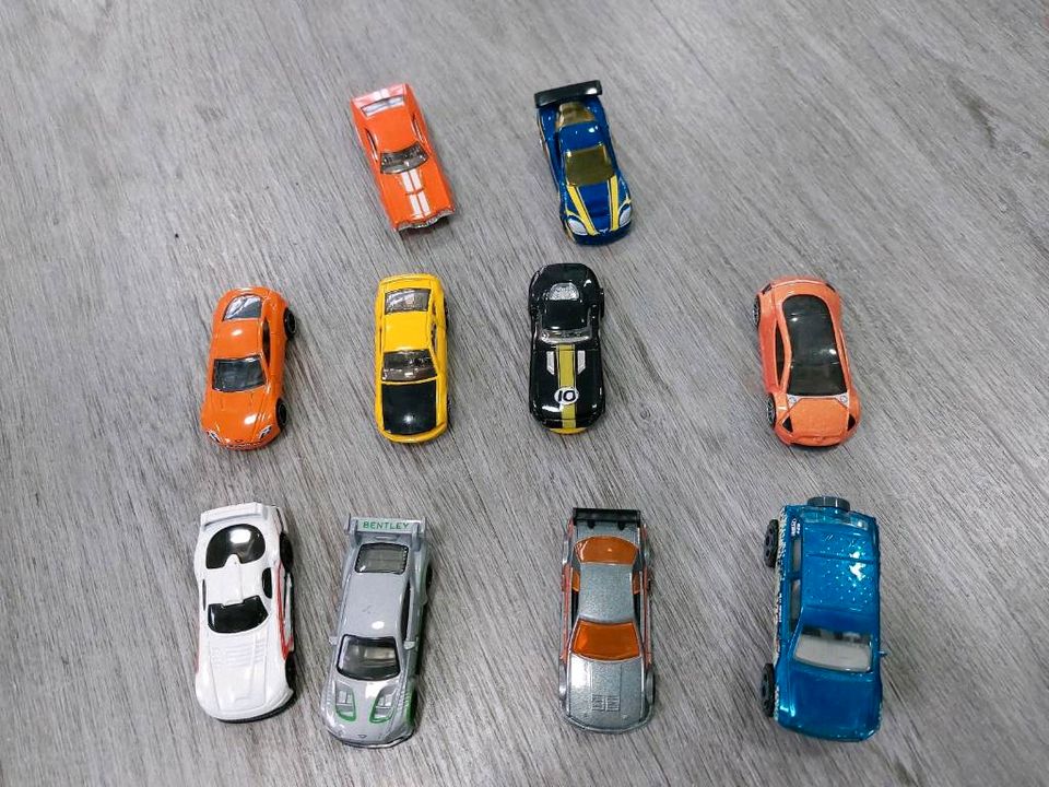 MODELLAUTOS  VERSCHIEDENE SETS HOT WHEELS  DIE CAST MAISTO U.Ä in Neunkirchen-Seelscheid