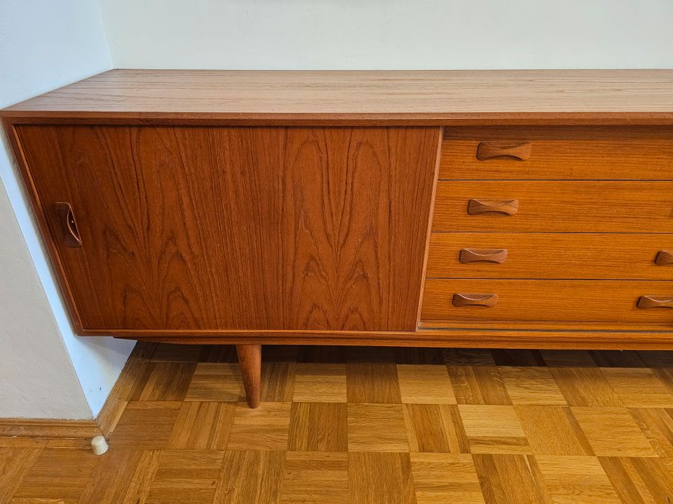 Dänisch Vintage-Sideboard, Kommode, Schrank, Teak,Clausen & Sohn in Oberursel (Taunus)