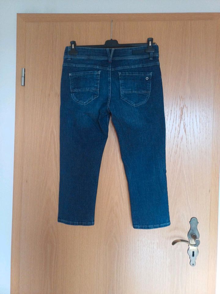 Damen s.oliver Capri Jeans Größe 38 inkl Versand 14 Euro in Meßkirch
