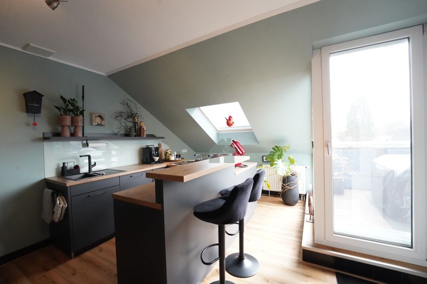 Moderne Dachgeschosswohnung mit toller Terrasse Nähe Innenstadt - incl. TGplatz und Außenstellplatz in Moers