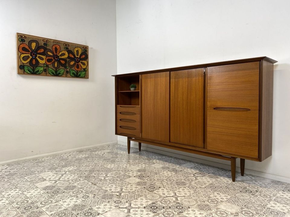 WMK Besonders schöner und gut erhaltener Danish Design Wohnzimmerschrank  Omnia vom Hilker Möbel im Teak # Highboard Schrank Sideboard Schrankwand  Skandinavisch Mid-Century 60er Teakholz Vintage in Friedrichshain-Kreuzberg  - Friedrichshain | eBay ...