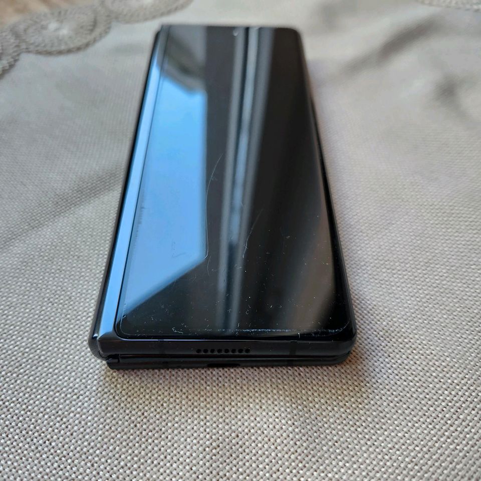 Samsung Galaxy Z Fold 2 in Esslingen