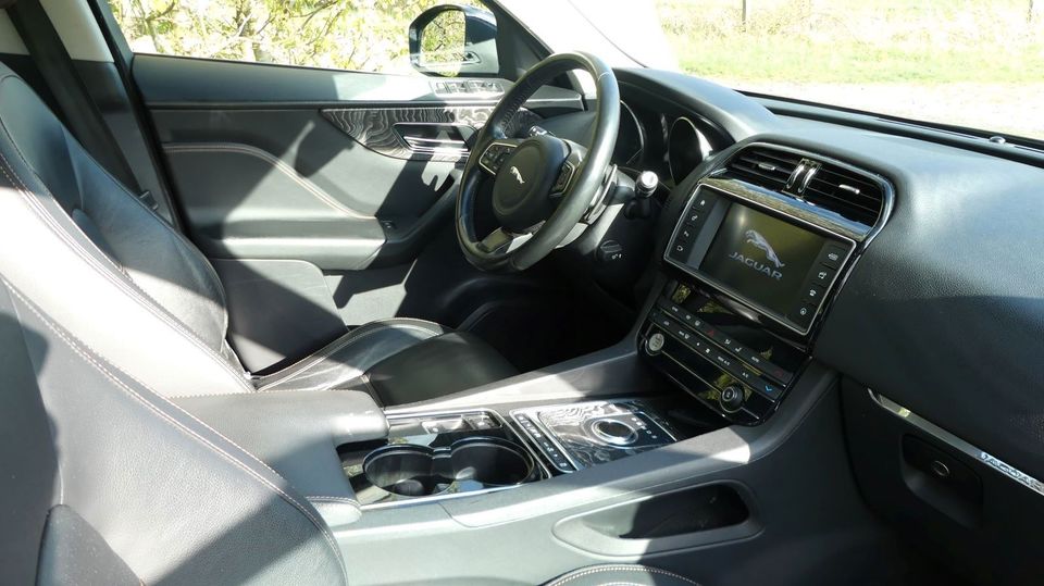 Jaguar F-Pace 30d AWD Prestige Automatik Prestige in Neuhof