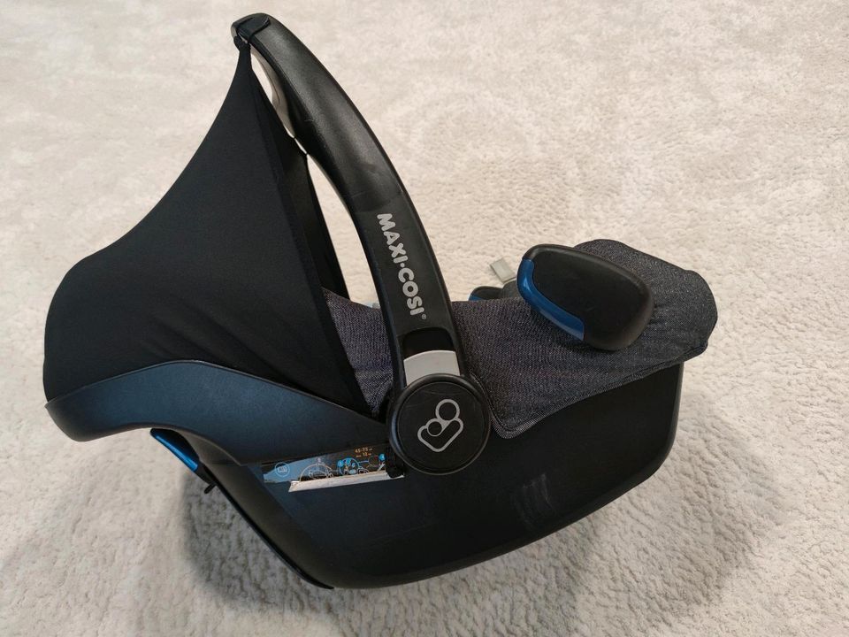 Maxi-Cosi Rock Babyschale, i-Size Babyautositz, Kindersitz in Penzlin