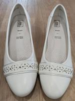 Ballerinas Schuhe mit Miniabsatz Größe 40 Damen weiß Sachsen - Gornsdorf Vorschau