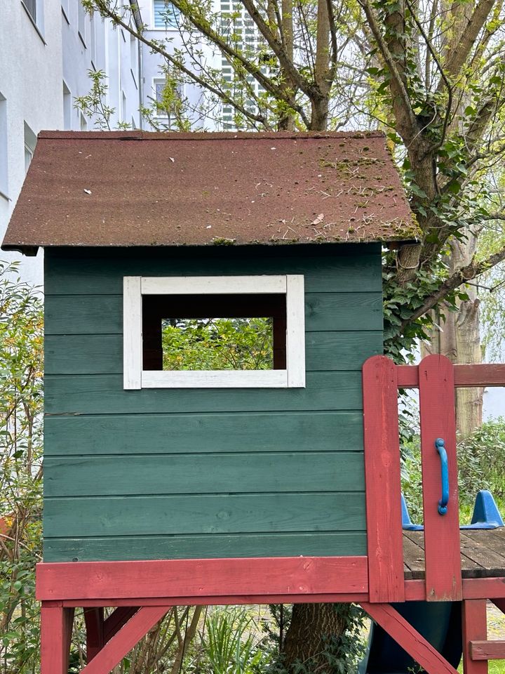 Stelzenhaus / Spielhaus mit  Rutsche, Dach v. Dachdecker gedeckt! in Berlin