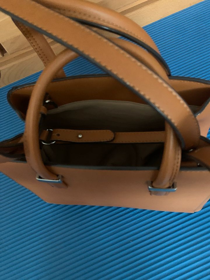 Wunderschöne Tasche henkeltasche Cognac Farbe in Ferch