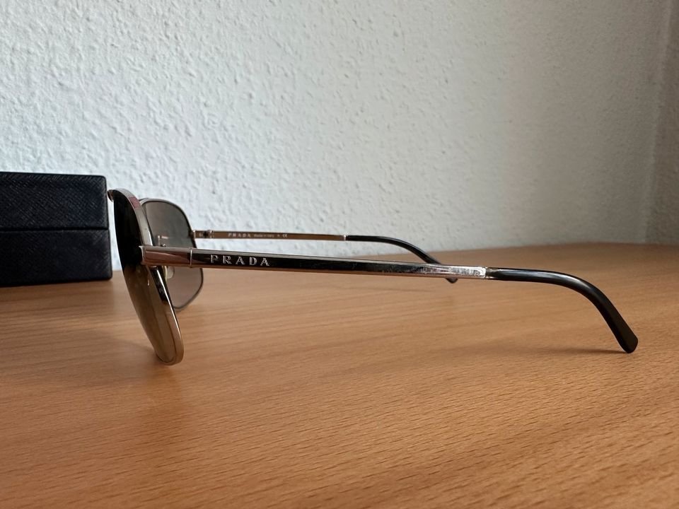 Prada Sonnenbrille Sunglasses mit Box + Etui SPR53M in Berlin