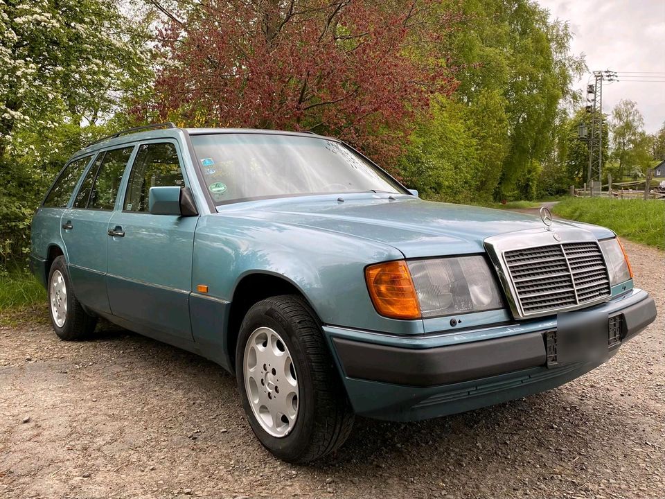 Mercedes Benz 124 200TE H-Kennzeichen in Waldbröl