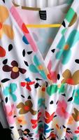 Buntes Kleid (Gr. L /40/42) Hessen - Offenbach Vorschau